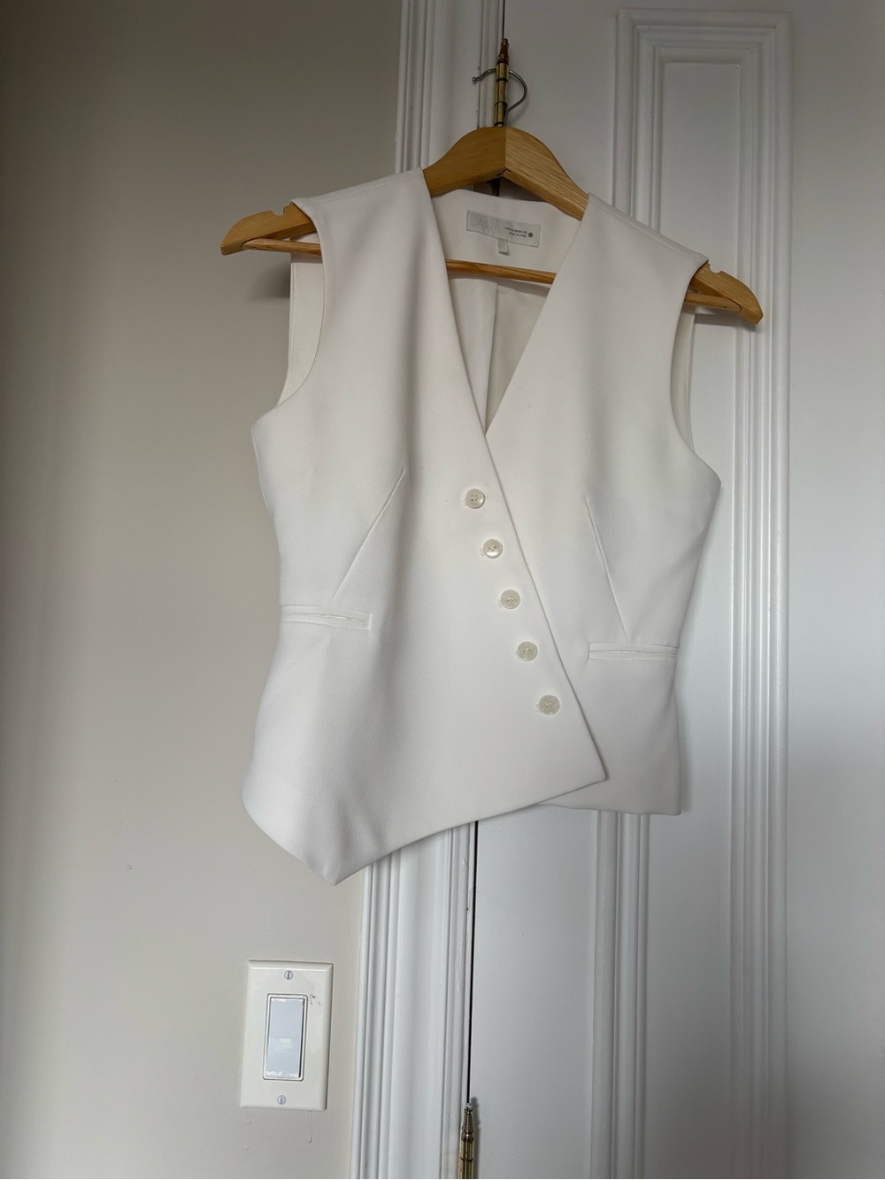 Zara White Sleeveless Vest with Asymmetric Button Front